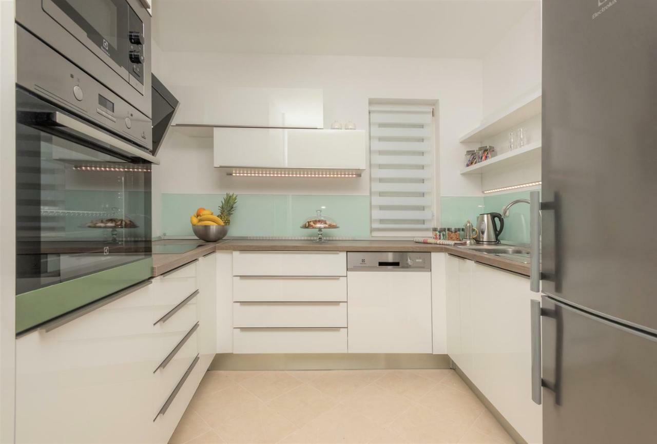Andor - Lux, Two Beautiful Terraces With Sea & Sunset View Appartement Makarska Buitenkant foto