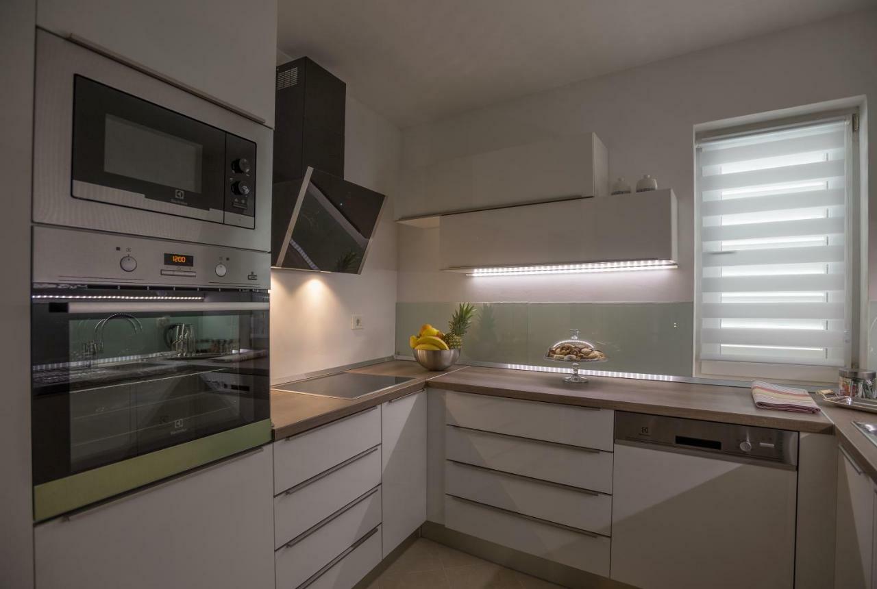 Andor - Lux, Two Beautiful Terraces With Sea & Sunset View Appartement Makarska Buitenkant foto